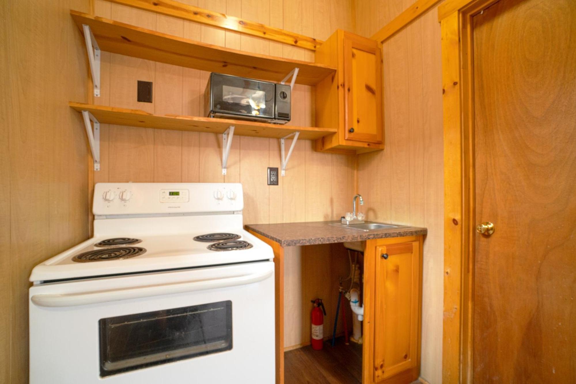 Grand Eagle Ford Lodge & Rv Park Tilden Exterior photo