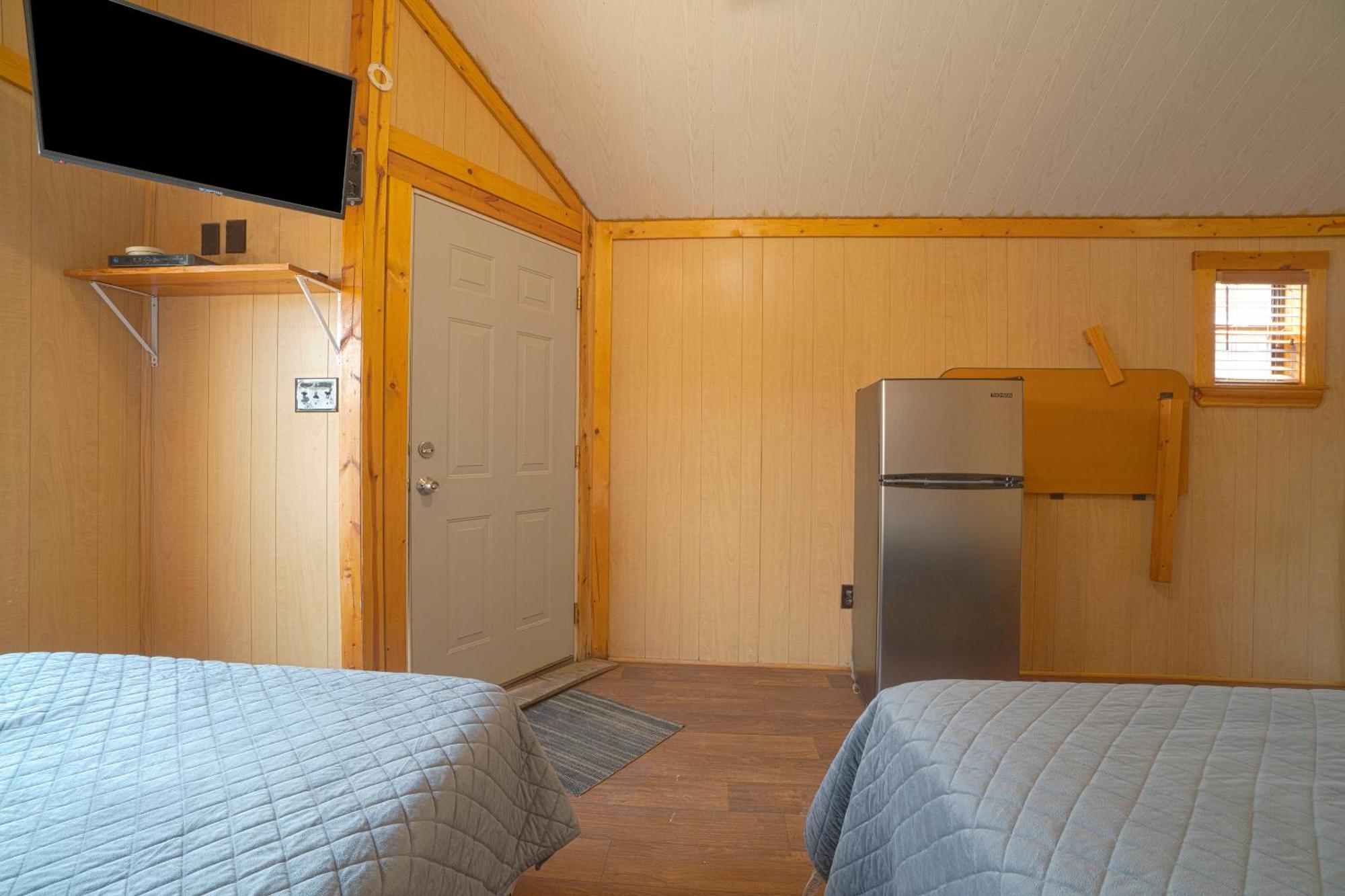 Grand Eagle Ford Lodge & Rv Park Tilden Exterior photo