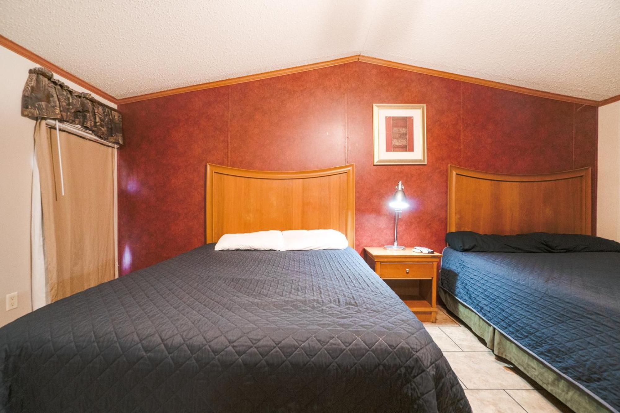 Grand Eagle Ford Lodge & Rv Park Tilden Exterior photo