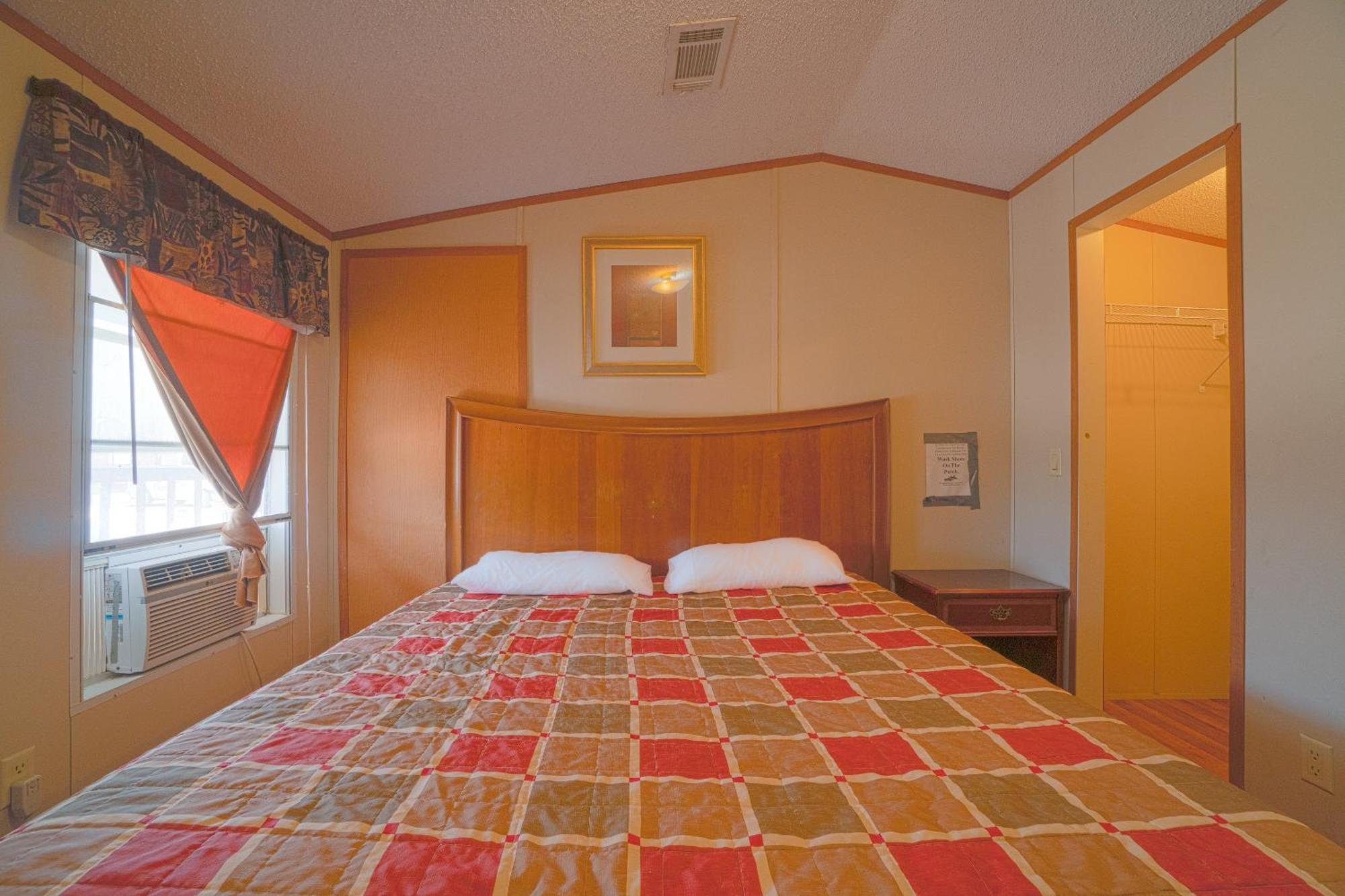 Grand Eagle Ford Lodge & Rv Park Tilden Exterior photo