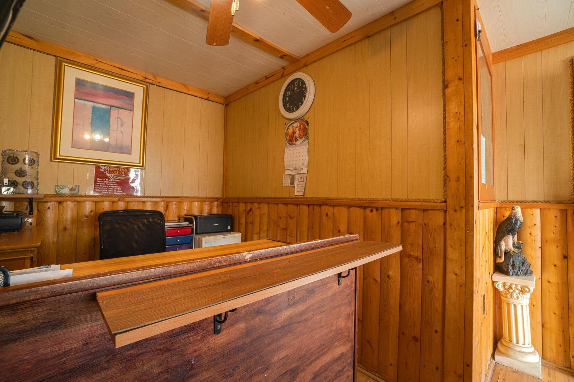 Grand Eagle Ford Lodge & Rv Park Tilden Exterior photo